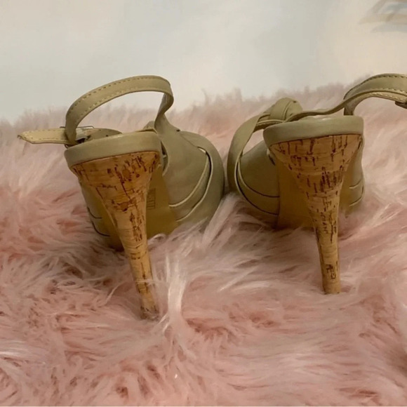 A.CO WOMANS BEIGE SIZE 10 with cork on base and heel look amazing - Picture 4 of 11